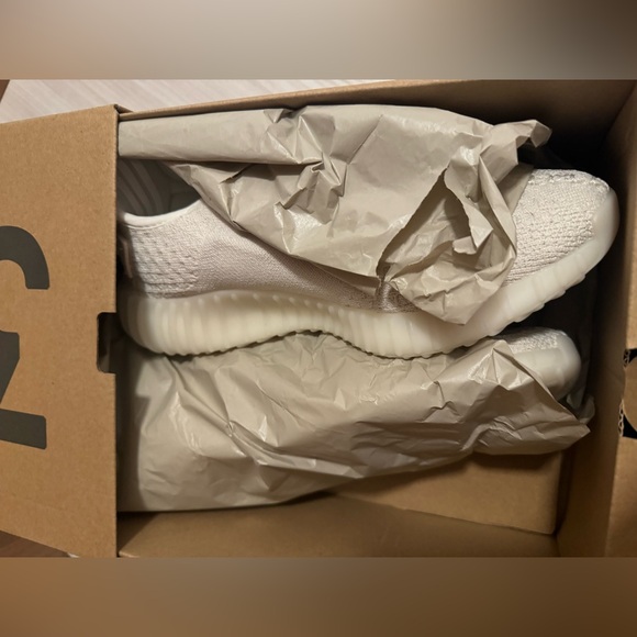 YEEZY Boost 350 V2 - Picture 2 of 8